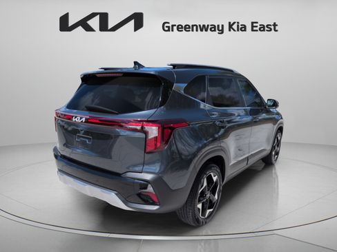 Used 2024 Kia Seltos EX FWD image 6