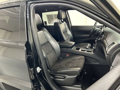 Used 2020 Jeep Grand Cherokee Altitude AWD/4WD image 24