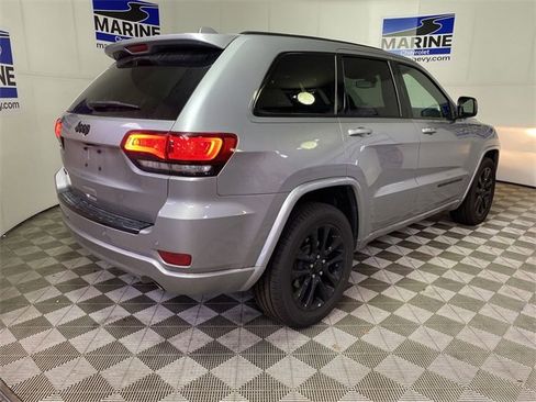 Used 2017 Jeep Grand Cherokee Altitude image 16