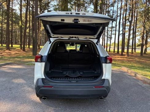 Used 2022 Toyota RAV4 XLE Premium FWD image 19