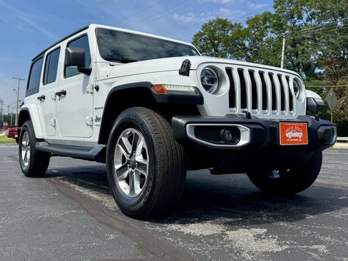 Used 2018 Jeep Wrangler Unlimited Sahara w/ Dual Top Group AWD/4WD image 9