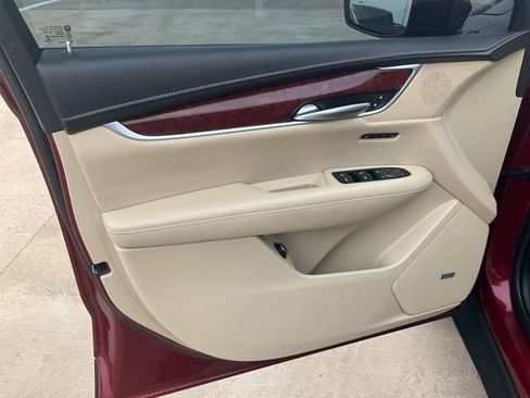 Used 2018 Cadillac XT5 Premium Luxury image 4