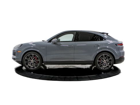 Certified 2025 Porsche Cayenne S AWD/4WD image 2