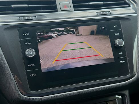 Used 2018 Volkswagen Tiguan SE FWD image 14