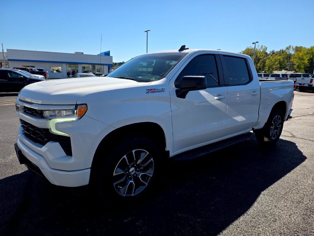 Used 2023 Chevrolet Silverado 1500 RST w/ Z71 Off-Road Package AWD/4WD image 4