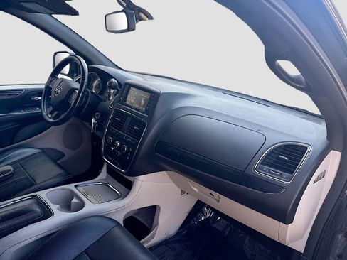 Used 2019 Dodge Grand Caravan SXT FWD image 27