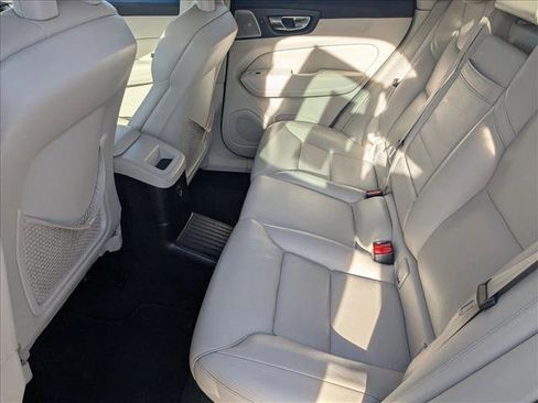 Used 2018 Volvo XC60 T8 Momentum w/ Vision Package image 19