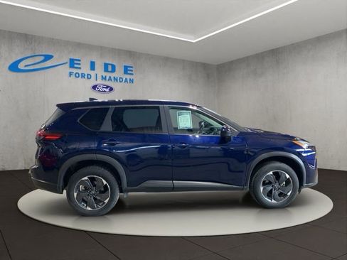 Used 2025 Nissan Rogue SV AWD/4WD image 3
