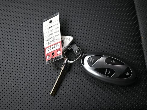 Used 2025 Hyundai Santa Fe SEL FWD image 28