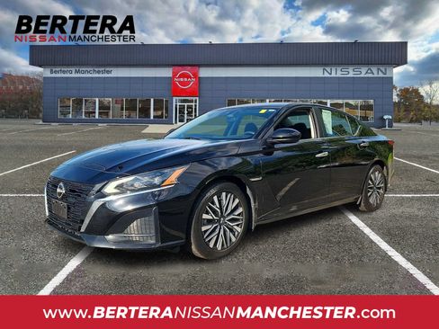 Certified 2023 Nissan Altima 2.5 SV FWD image 1