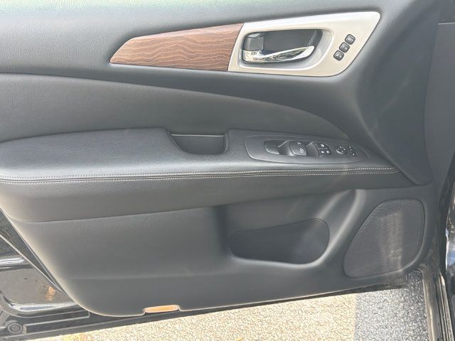Used 2019 Nissan Pathfinder Platinum AWD/4WD image 11