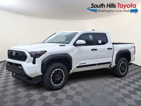 New 2025 Toyota Tacoma TRD Off-Road AWD/4WD image 3