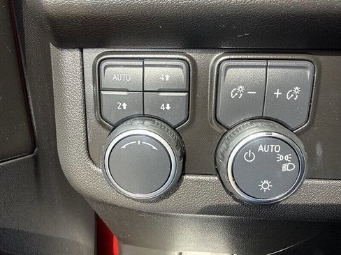 Used 2021 Chevrolet Tahoe Premier AWD/4WD image 35