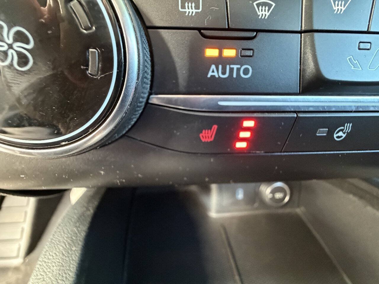 Used 2020 Ford Escape SEL AWD/4WD image 25