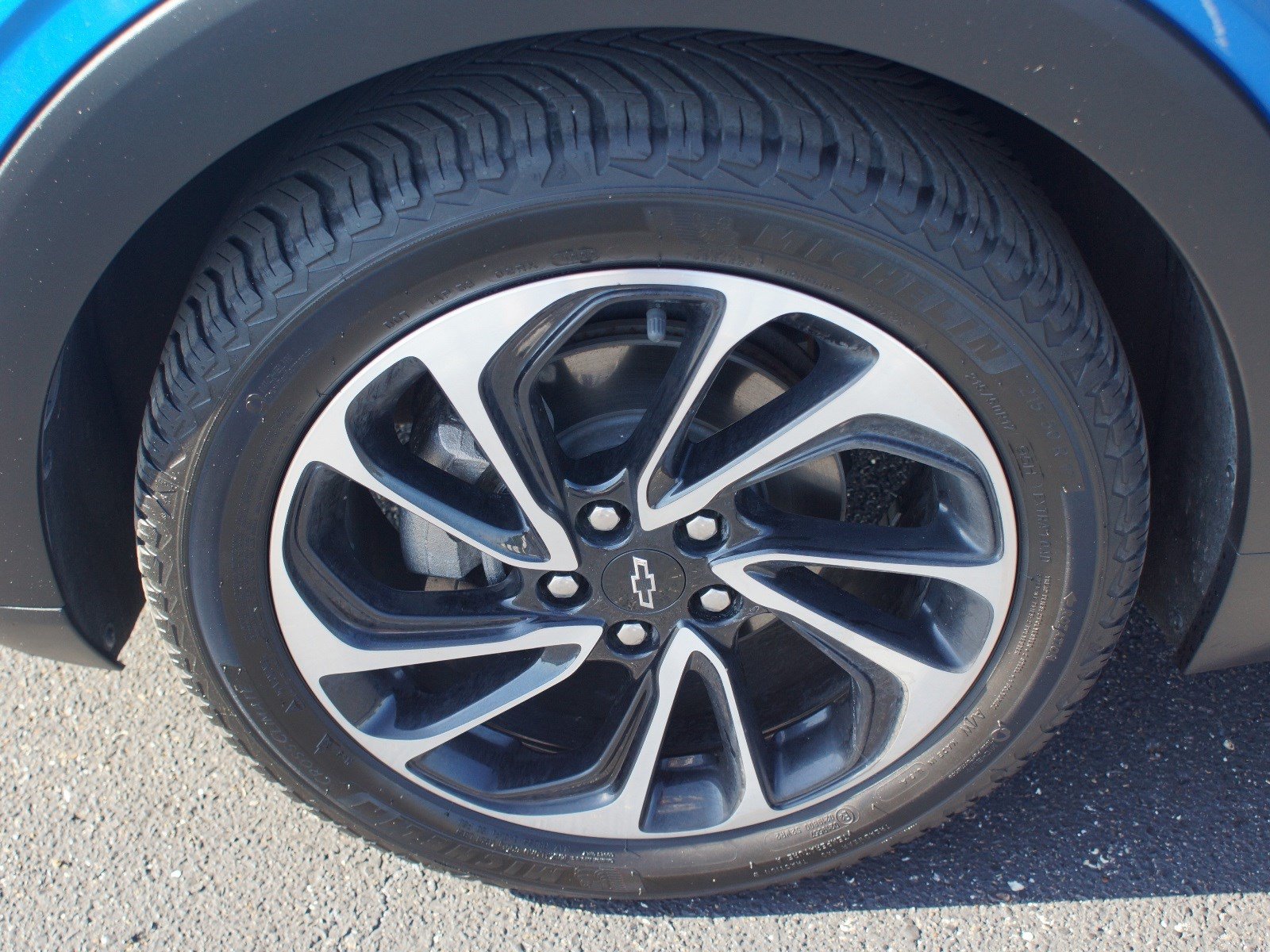 Used 2022 Chevrolet Bolt EUV Premier w/ Sun & Sound Package FWD image 25