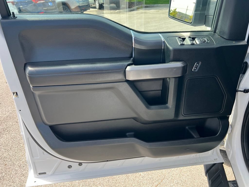 Used 2019 Ford F150 XLT w/ Equipment Group 302A Luxury AWD/4WD image 17