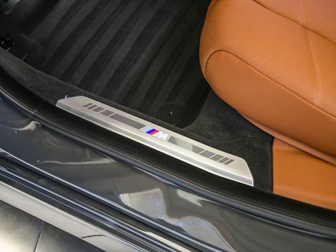 Certified 2023 BMW 760i xDrive w/ Luxury Rear Seating Package AWD/4WD image 27