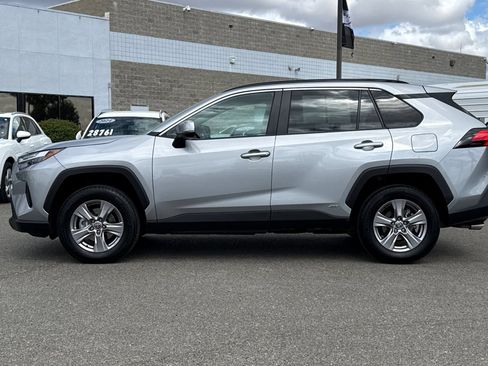 Used 2025 Toyota RAV4 XLE AWD/4WD image 9
