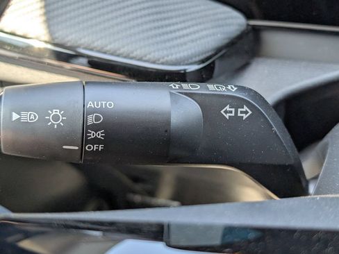 Used 2025 Nissan Kicks SR FWD image 27