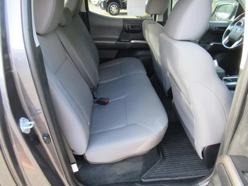 Used 2021 Toyota Tacoma SR5 AWD/4WD image 30