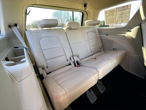Used 2019 Lincoln Navigator Select image 25