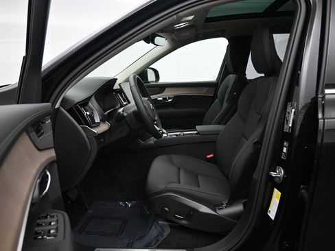 New 2026 Volvo XC90 B6 Plus w/ Protection Package Premier image 22