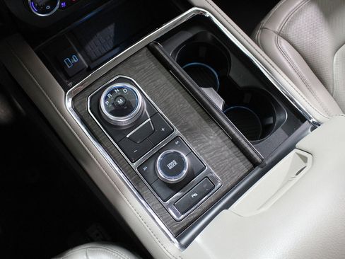 Used 2021 Ford Expedition Limited image 18