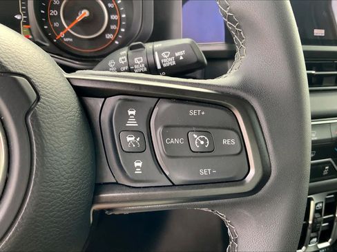 Used 2026 Jeep Wrangler Unlimited Rubicon AWD/4WD image 25