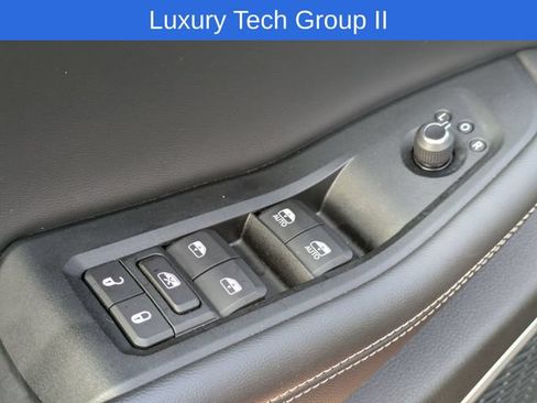 Used 2022 Jeep Grand Cherokee Limited w/ Luxury Tech Group II AWD/4WD image 13