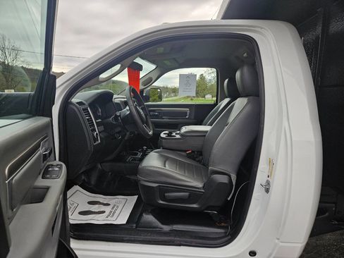 Used 2018 RAM 3500 Tradesman w/ Chrome Appearance Group AWD/4WD image 16