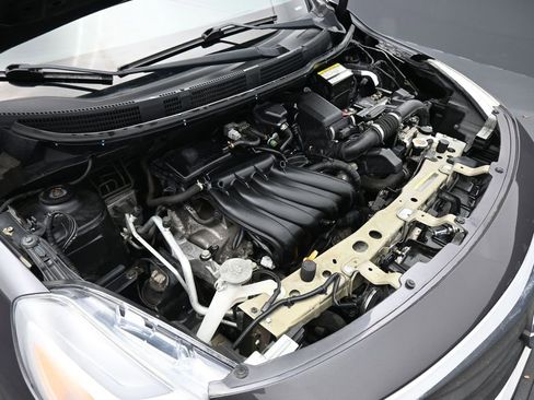 Used 2015 Nissan Versa SV image 40