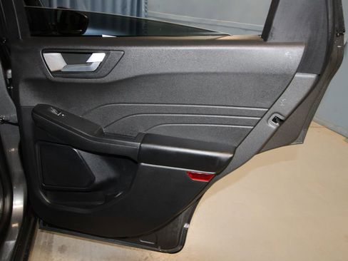 Used 2025 Ford Escape SE image 24