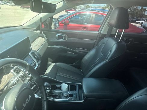 Certified 2023 Kia Sorento EX w/ Panoramic Sunroof Package FWD image 13