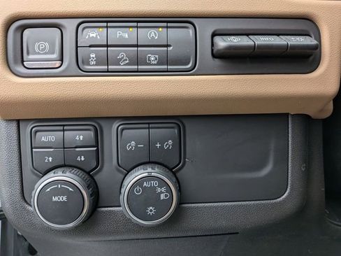Used 2023 Chevrolet Tahoe Premier AWD/4WD image 16