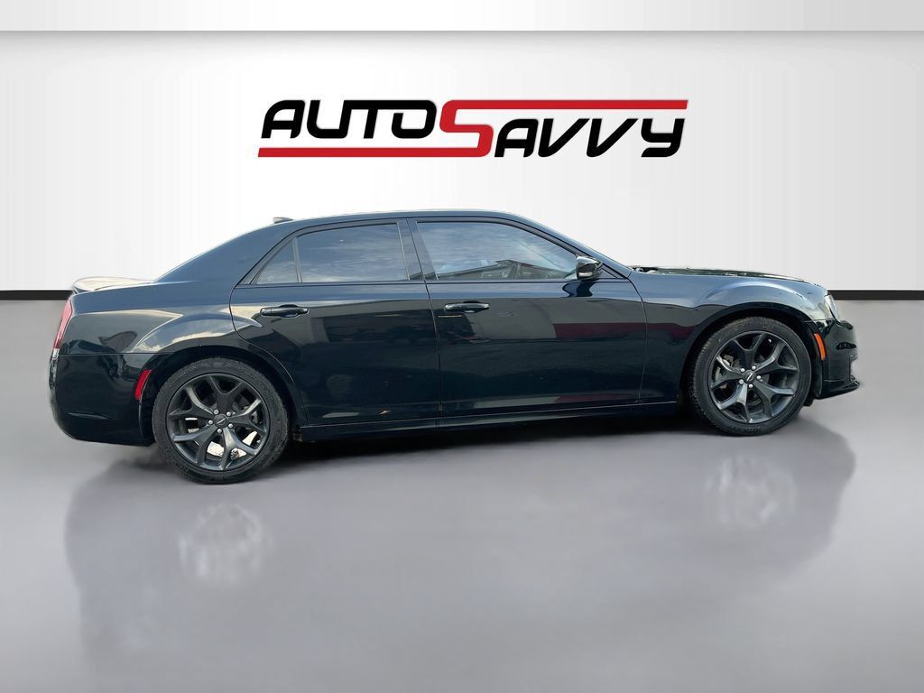 Used 2022 Chrysler 300 Touring L w/ Comfort Group RWD image 8
