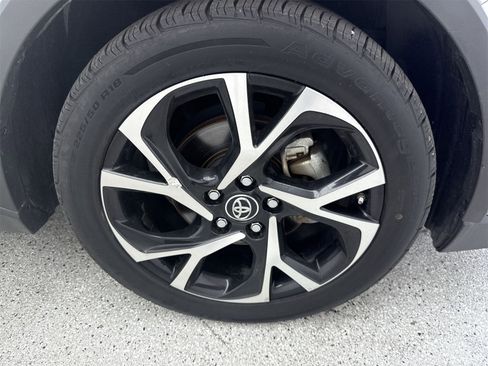 Used 2018 Toyota C-HR XLE image 45