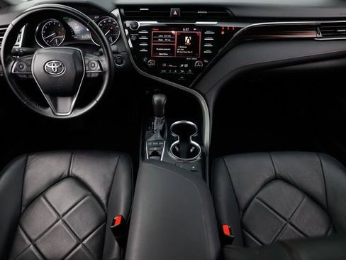 Used 2019 Toyota Camry XLE image 2