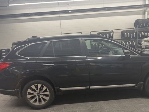 Used 2017 Subaru Outback 2.5i Touring image 5