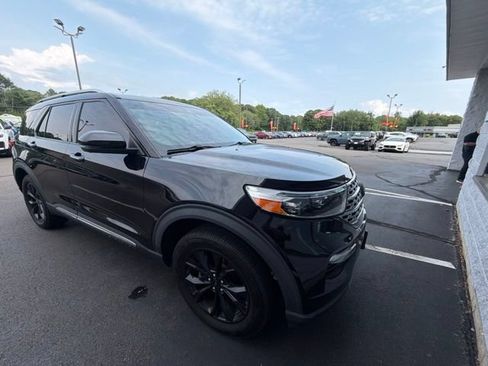Used 2021 Ford Explorer Limited w/ Equipment Group 301A AWD/4WD image 3