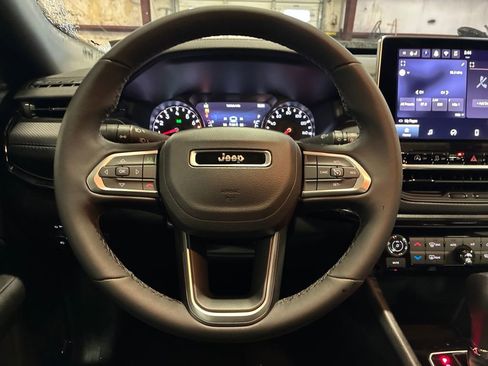 New 2025 Jeep Compass Latitude w/ Sun & Sound Group AWD/4WD image 15
