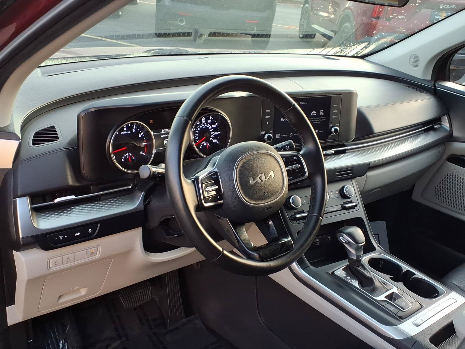 Used 2024 Kia Carnival LX FWD image 5