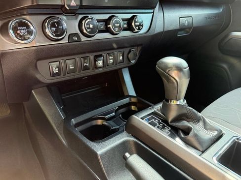 Used 2019 Toyota Tacoma TRD Off-Road w/ Technology Package AWD/4WD image 26