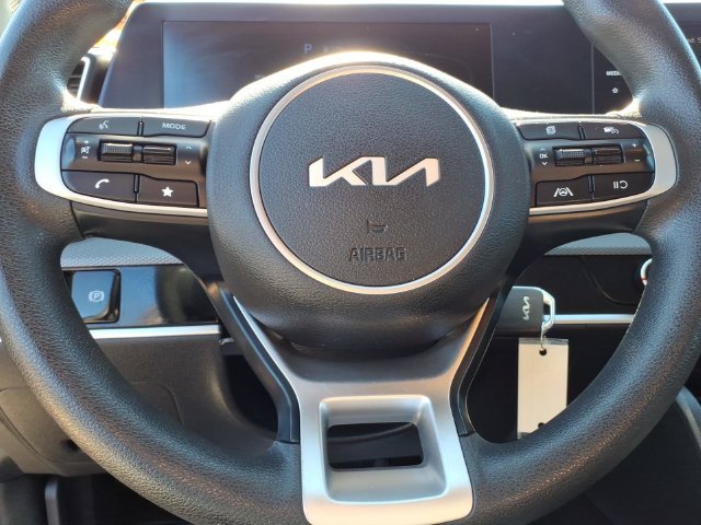 Used 2023 Kia Sportage LX AWD/4WD image 16