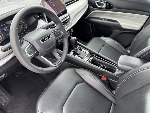 Used 2025 Jeep Compass Limited AWD/4WD image 4