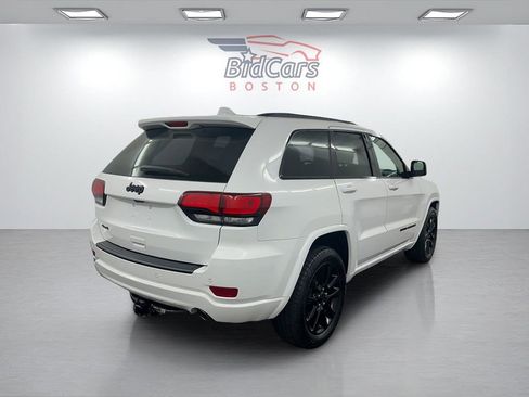 Used 2020 Jeep Grand Cherokee Altitude AWD/4WD image 4
