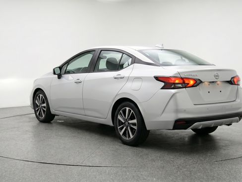 Used 2025 Nissan Versa SV image 6