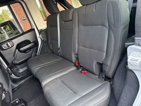 Used 2018 Jeep Wrangler Unlimited Sport S AWD/4WD image 8