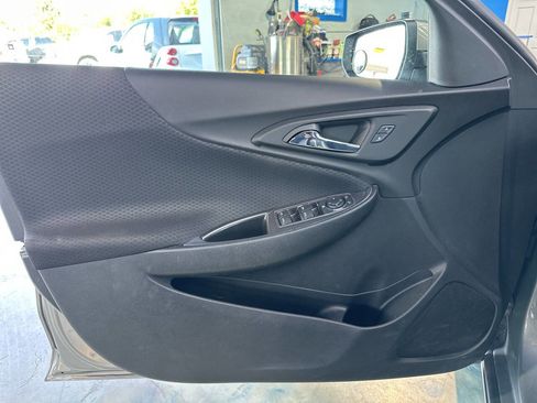 Used 2017 Chevrolet Malibu LT image 25