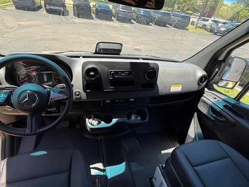 Used 2025 Mercedes-Benz Sprinter 2500 image 13