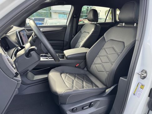 Used 2024 Volkswagen Atlas Cross Sport SE image 16